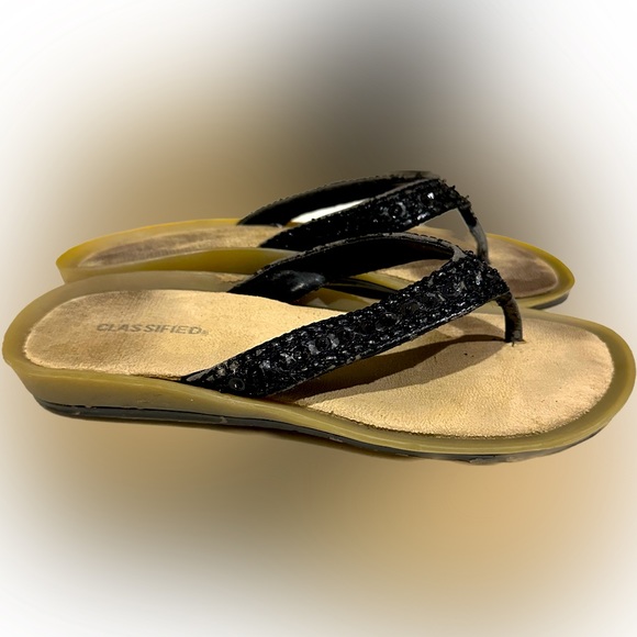 VTG CLASSIFIED BLACK SEQUIN SANDAL FLIP FLOP WEDGE SZ: 8 SWIM BEACH POOL CASUAL - Picture 1 of 5